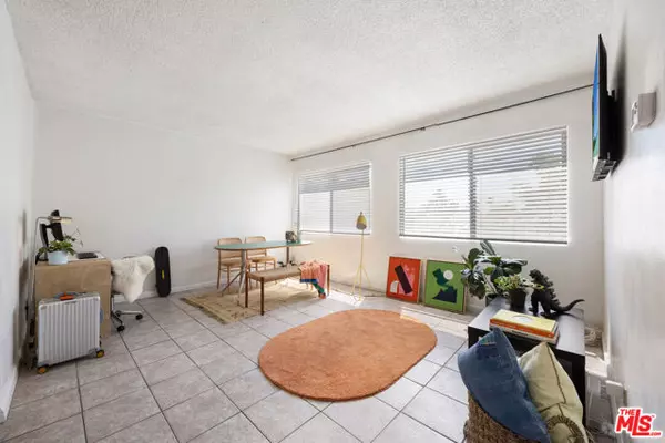 6133 Whitsett Avenue #23, North Hollywood (los Angeles), CA 91606