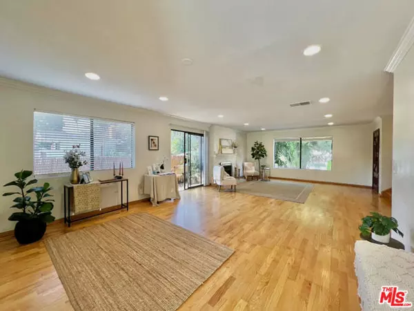 Studio City (los Angeles), CA 91604,4257 Laurel Canyon Boulevard #4