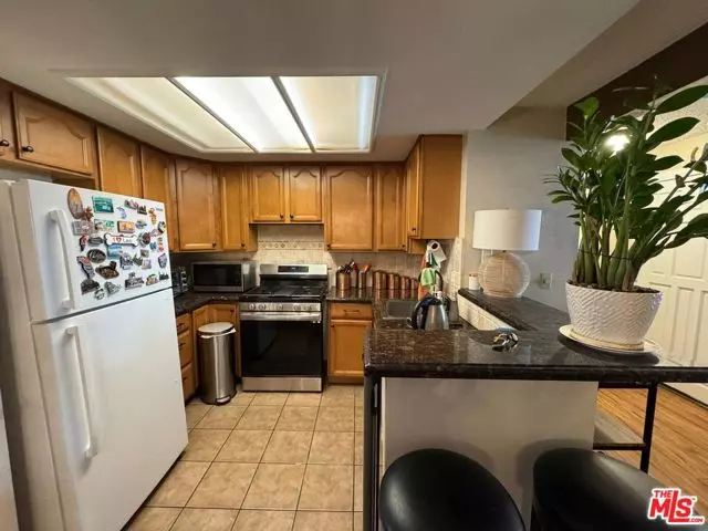 Van Nuys (los Angeles), CA 91406,15511 SHERMAN Way #24