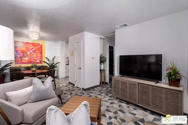 675 N Los Felices Circle #J202, Palm Springs, CA 92262