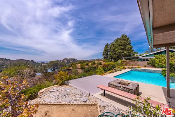 3006 Arrowhead Drive, Los Angeles, CA 90068