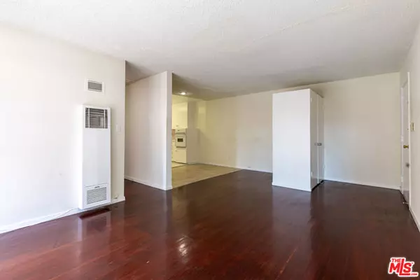 1233 BARRY Avenue #203, Los Angeles, CA 90025