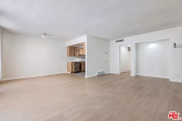 Los Angeles, CA 90046,7260 Hillside Avenue #104