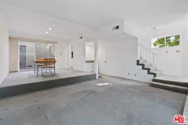 Santa Monica, CA 90405,36 Village