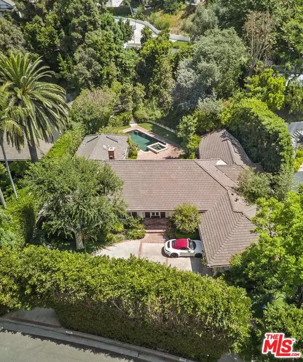 1142 San Ysidro Drive, Beverly Hills, CA 90210