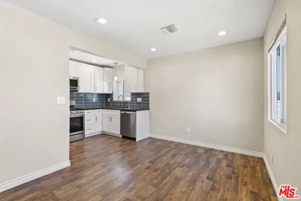 Canoga Park (los Angeles), CA 91303,22014 Covello Street