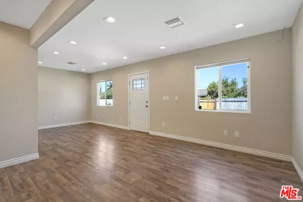 Canoga Park (los Angeles), CA 91303,22014 Covello Street