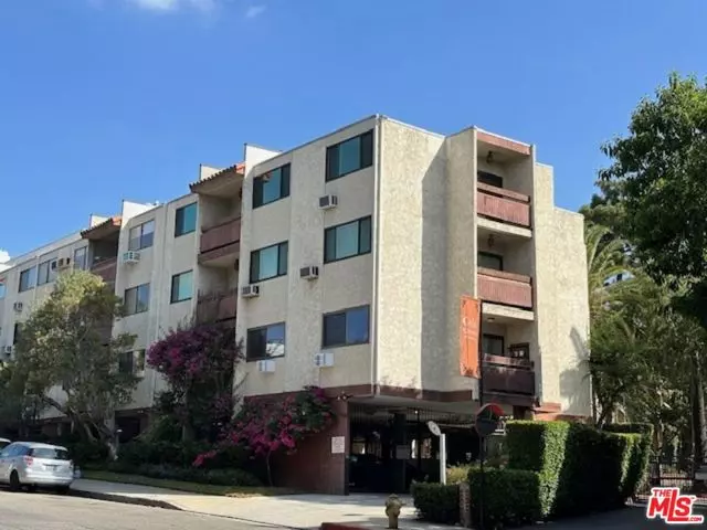 Los Angeles, CA 90049,530 S Barrington Avenue #305