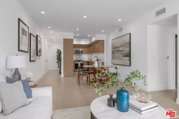 1123 S Shenandoah Street #202, Los Angeles, CA 90035