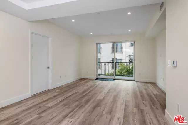 1237 S Holt Avenue #204, Los Angeles, CA 90035