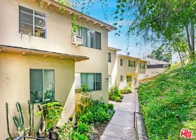 3916 Kentucky Drive, Los Angeles, CA 90068