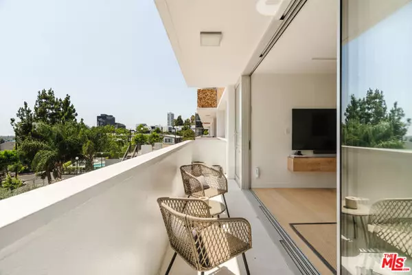 West Hollywood, CA 90069,8787 Shoreham Drive #105