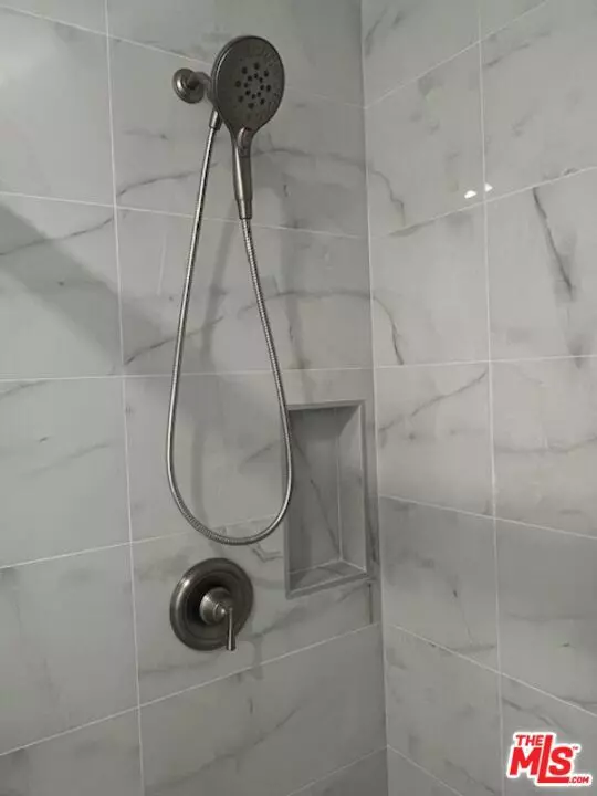 Los Angeles, CA 90019,1618 Crenshaw Boulevard