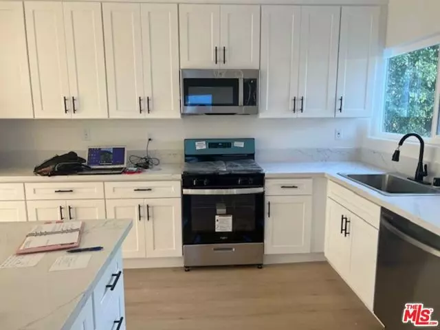 Los Angeles, CA 90019,1618 Crenshaw Boulevard