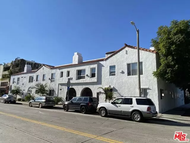 Los Angeles, CA 90038,823 N Gower Street