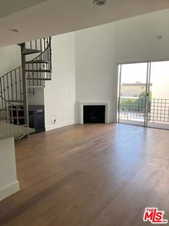 West Hollywood, CA 90069,884 Palm Avenue #303