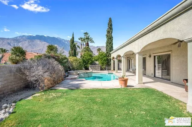 1495 E Luna Way, Palm Springs, CA 92262