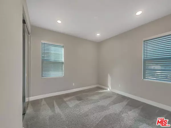 Valencia (santa Clarita), CA 91381,27464 Boulderview Way