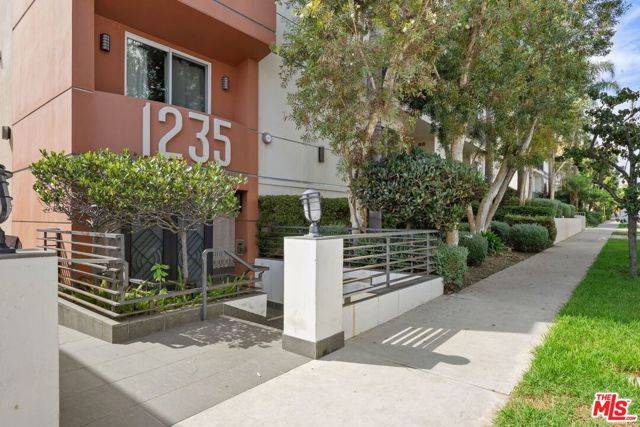 1235 Granville Avenue #204, Los Angeles, CA 90025