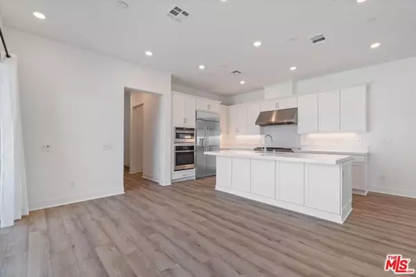 Valencia (santa Clarita), CA 91355,26668 Afton Lane