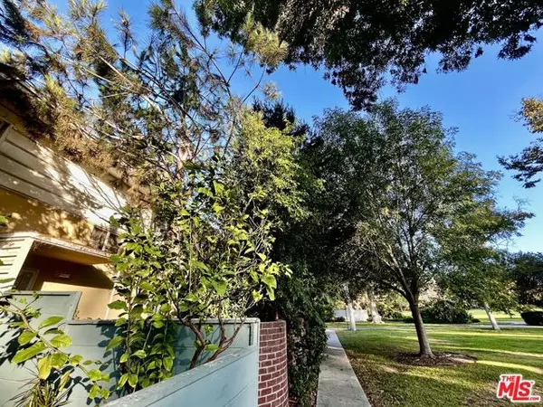 5307 Village, Los Angeles, CA 90016