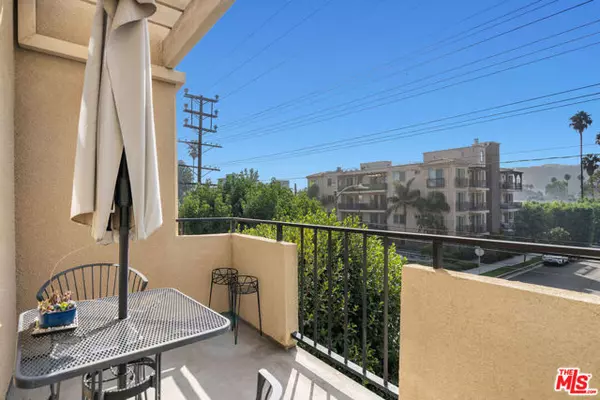 Studio City (los Angeles), CA 91604,12633 Moorpark Street #307