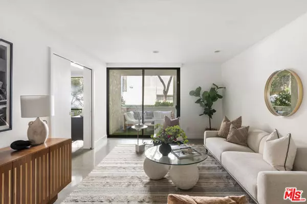 8400 De Longpre Avenue #203, West Hollywood, CA 90069