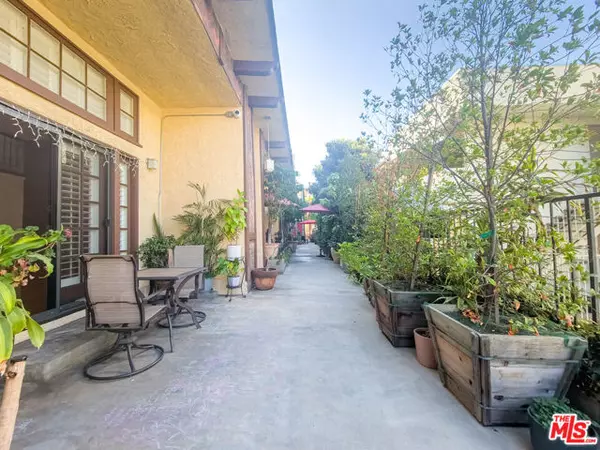 Sherman Oaks, CA 91423,4317 Mammoth Avenue #2