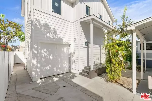 1955 Bonsallo Avenue, Los Angeles, CA 90007