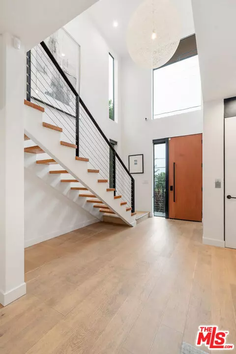 Santa Monica, CA 90402,552 Stassi Lane