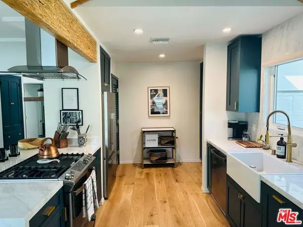 Los Angeles, CA 90048,8417 W 1st Street