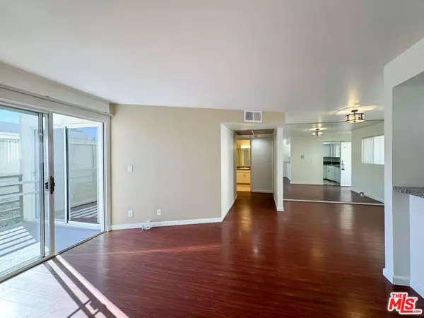 937 10th St #6, Santa Monica, CA 90403