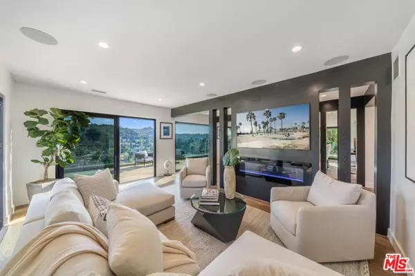 3352 Dona Rosa Drive, Studio City (los Angeles), CA 91604