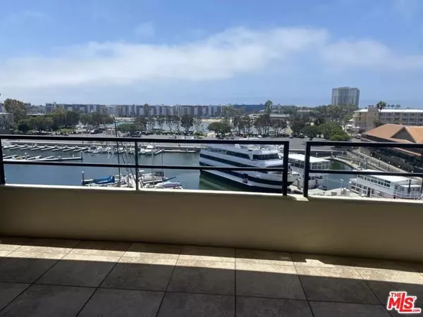 Marina Del Rey, CA 90292,4267 Marina City #202