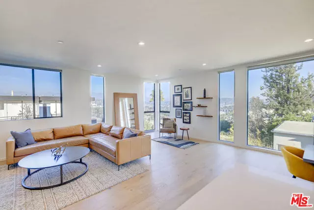 2902 Hemingway Drive, Los Angeles, CA 90039