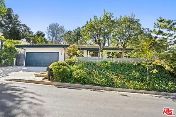 3549 Stonewood Drive, Sherman Oaks, CA 91403