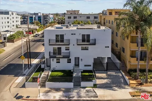 858 N Hudson Avenue, Los Angeles, CA 90038