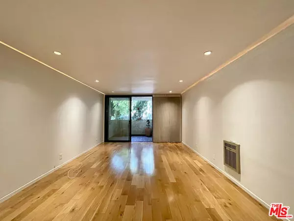 West Hollywood, CA 90069,8400 De Longpre Avenue #308