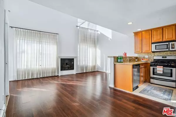 Studio City (los Angeles), CA 91604,4211 Arch Drive #204