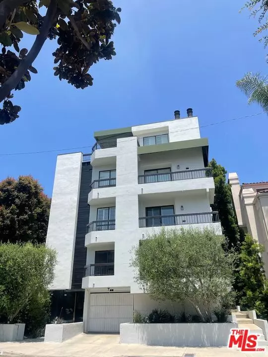 9033 VISTA GRANDE Street, West Hollywood, CA 90069