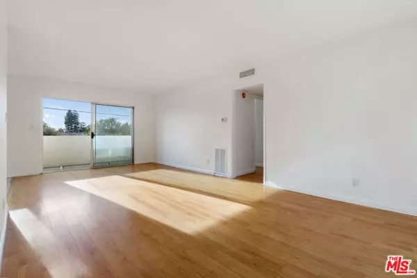 North Hollywood (los Angeles), CA 91606,6227 Morse Avenue #205