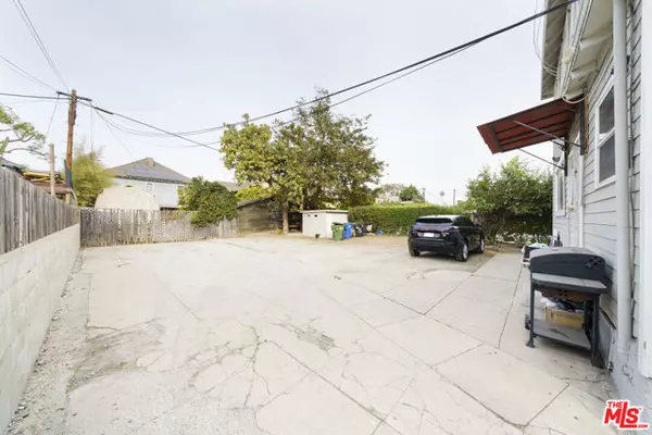 Los Angeles, CA 90007,1677 W 24th Street