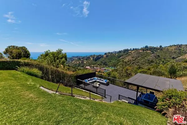 Pacific Palisades (los Angeles), CA 90272,823 Enchanted Way