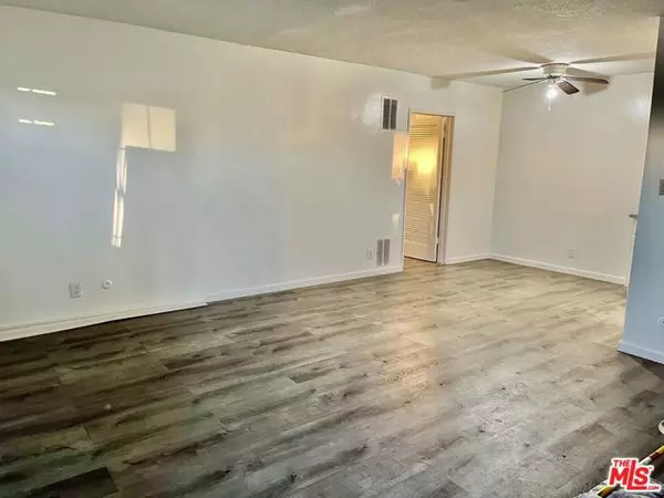 4702 W 17th Street #1, Los Angeles, CA 90019