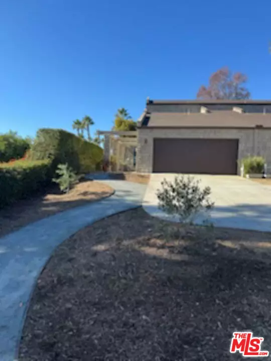 Carlsbad, CA 92009,2402 Sacada Circle #A