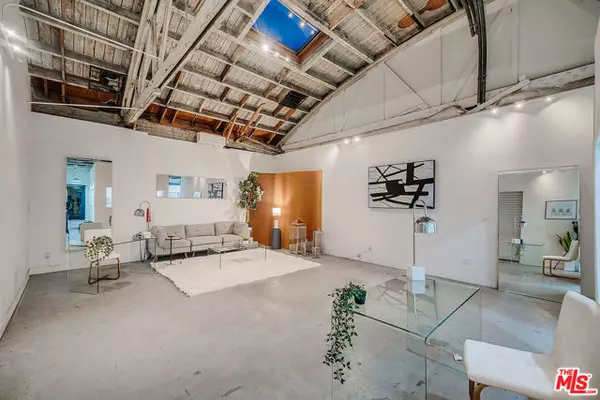2330 S Broadway, Los Angeles, CA 90007
