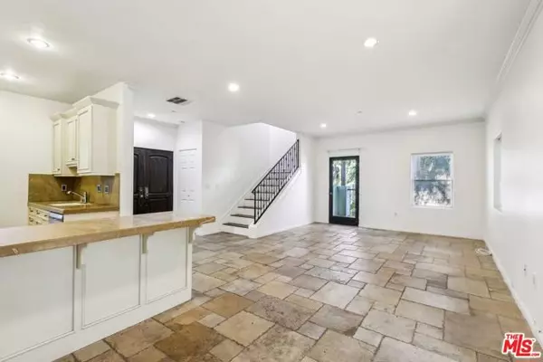 917 N Sierra Bonita Avenue #4, West Hollywood, CA 90046