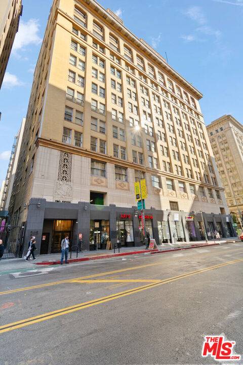 215 W 7th Street #902, Los Angeles, CA 90014