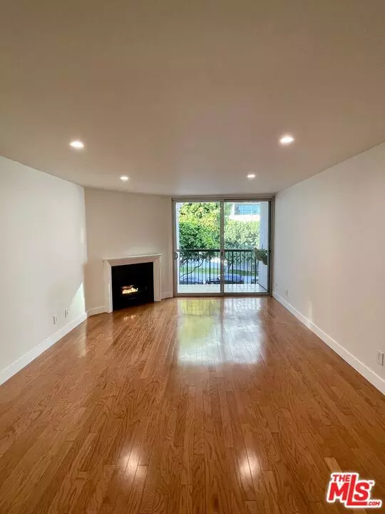 West Hollywood, CA 90069,8530 Holloway Drive #419