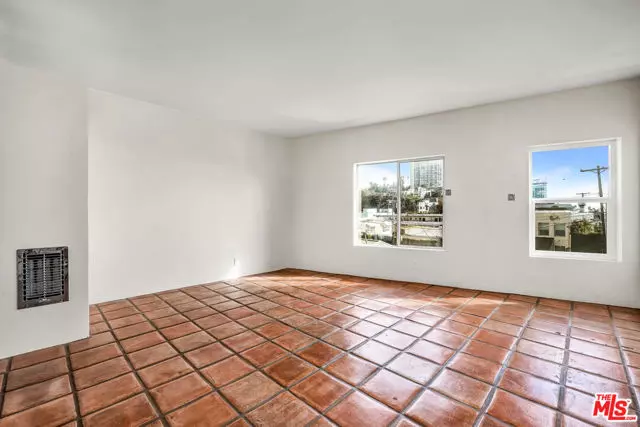 Santa Monica, CA 90402,109 Chautauqua Boulevard #6